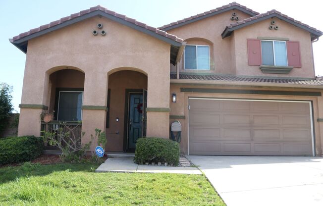 Tranquil Retreat: Spacious 4BR/3BA Home in Lake Elsinore with Modern Amenities