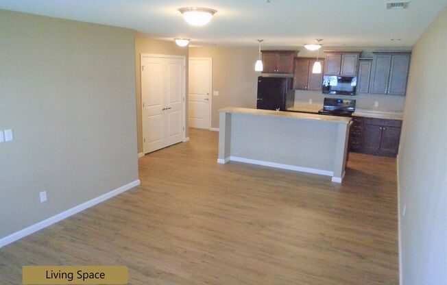 2 beds, 1 bath, 999 sqft, $1,380, Unit 320-313