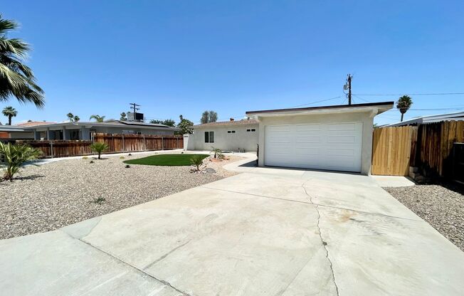 AVAILABLE NOW!! 3 Bedroom 2 Bathroom Home in Palm Desert