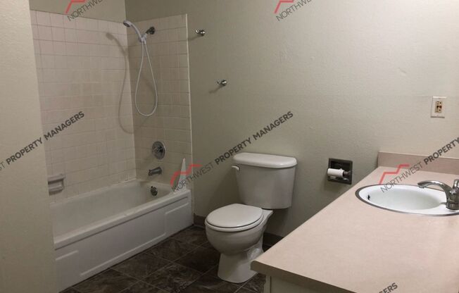 1 bed, 1 bath, 640 sqft, $1,140, Unit #27