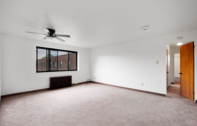 2 beds, 1 bath, 800 sqft, $475, Unit 2117 Brownsville Road - C32