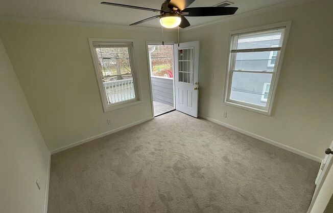 401 ANGIER AVE NE