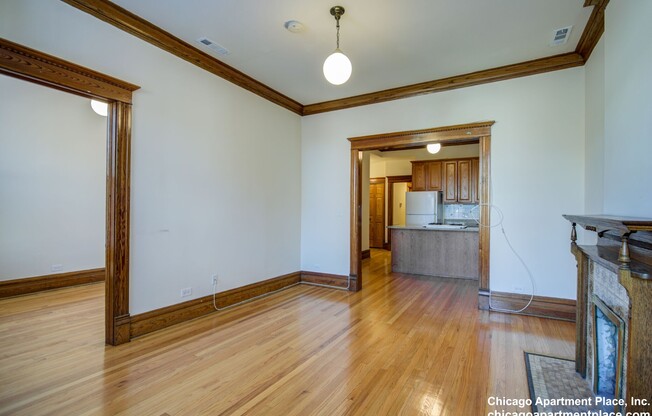 713 W Wrightwood Ave 35