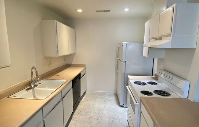 2 beds, 1 bath, 850 sqft, $1,200