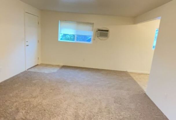 2 beds, 1 bath, 700 sqft, $1,245, Unit 421C