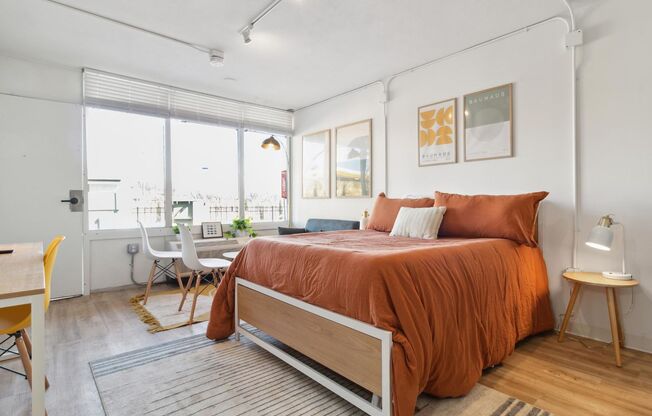 Studio, 1 bath, 306 sqft, $1,100, Unit 37