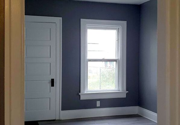 Beautiful 3 bed 1.5 bath and ready for your move in!