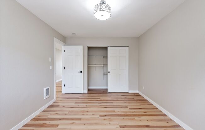 2 beds, 1 bath, 864 sqft, $1,395, Unit #20