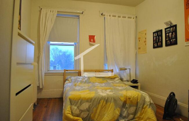 2 beds, 1 bath, $2,500, Unit Unit #15