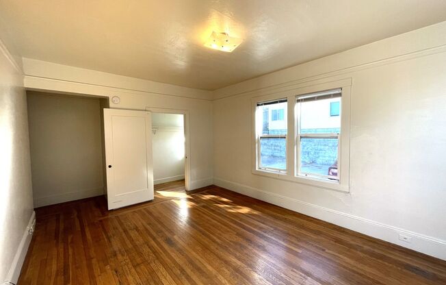 ~1 Block from CAL~ Large One Bedroom with Hardwood Floors *Great Location in North Berkeley*