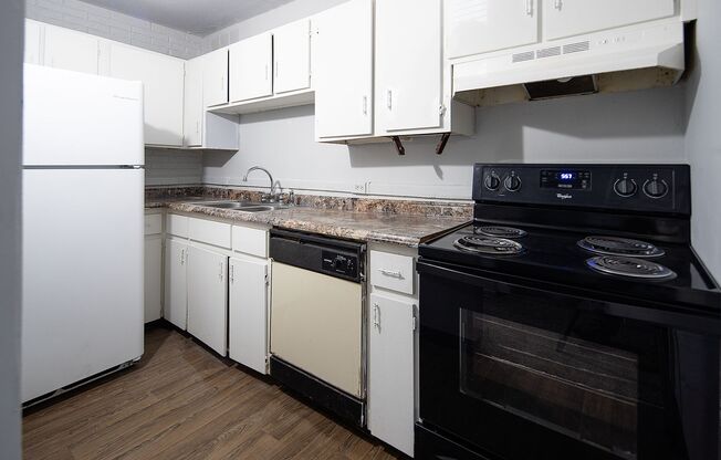 3 beds, 2 baths, 950 sqft, $1,300