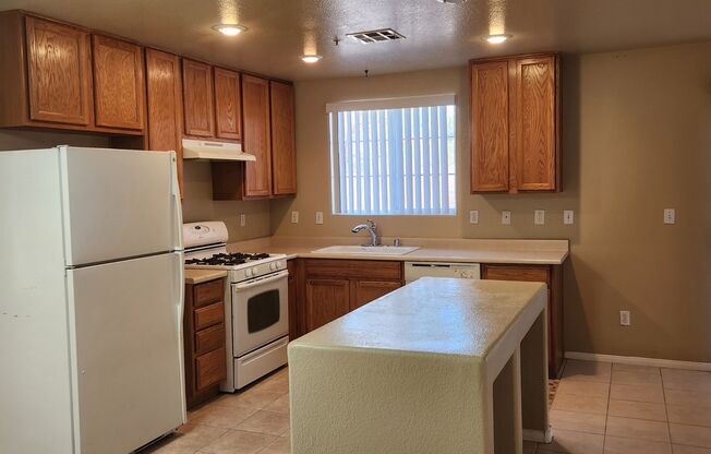 3 beds, 2.5 baths, $1,795