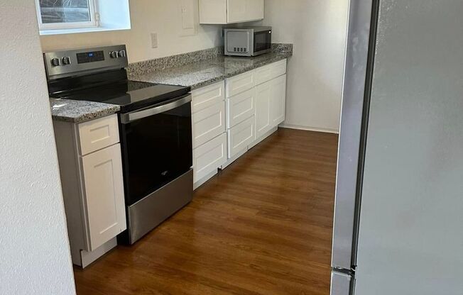 2 beds, 1 bath, $2,200