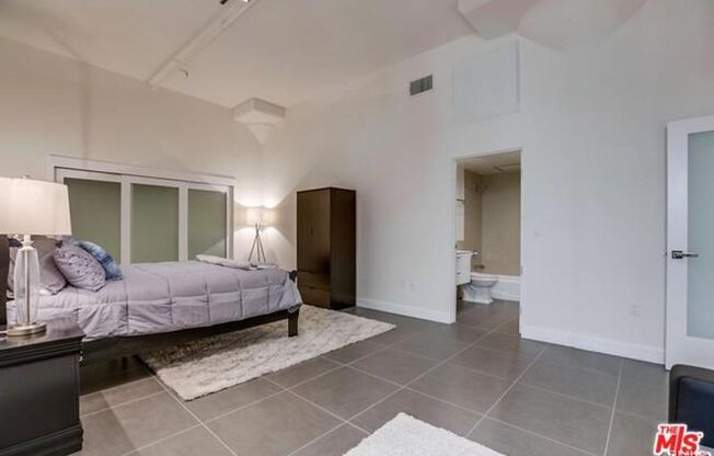 2 beds, 1 bath, 1,100 sqft, $3,100, Unit 306