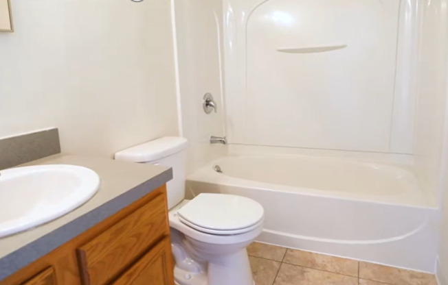 2 beds, 1 bath, 825 sqft, $1,820, Unit 38