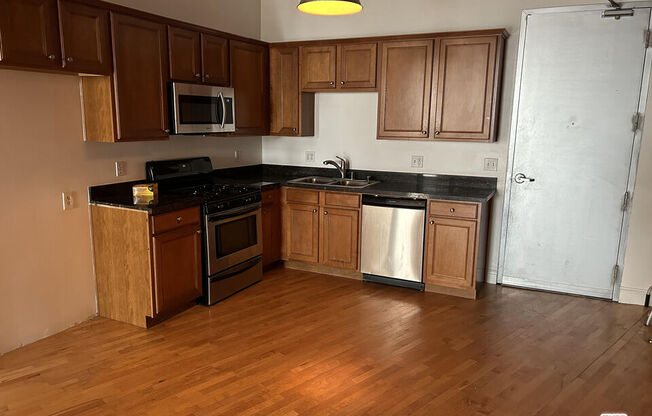 1 bed, 1 bath, 1,226 sqft, $2,972, Unit 302