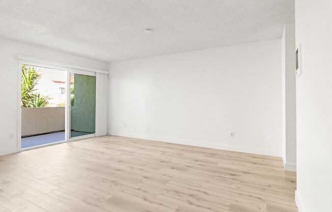 1 bed, 1 bath, 690 sqft, $1,995, Unit 075