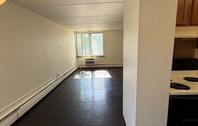 2 beds, 1.5 baths, 893 sqft, $1,395, Unit 202