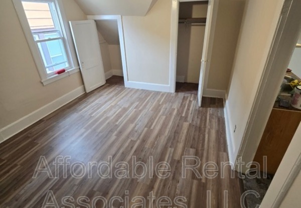 1569 S 10 ST