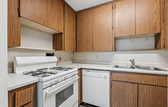 1 bed, 1 bath, 555 sqft, $1,180, Unit 303