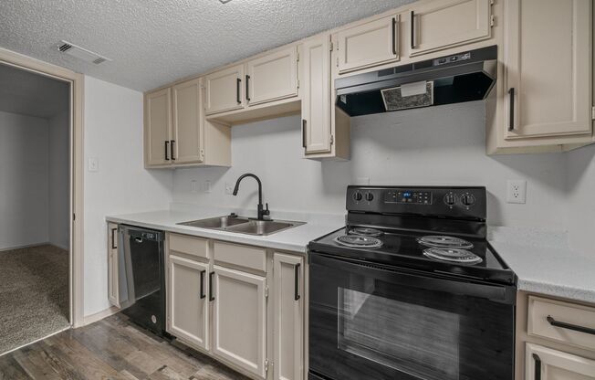 1 bed, 1 bath, 520 sqft, $1,195, Unit C-09