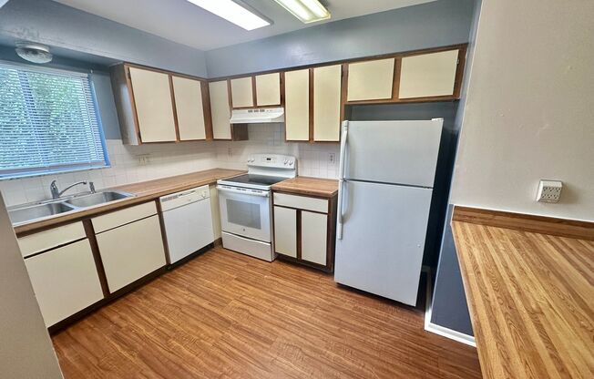 r2549so - 2549 S Oak Avenue