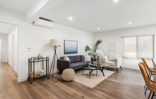 2 beds, 2 baths, 880 sqft, $3,995, Unit O