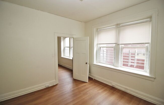 "Avon Apartments" - 6 E. Read St