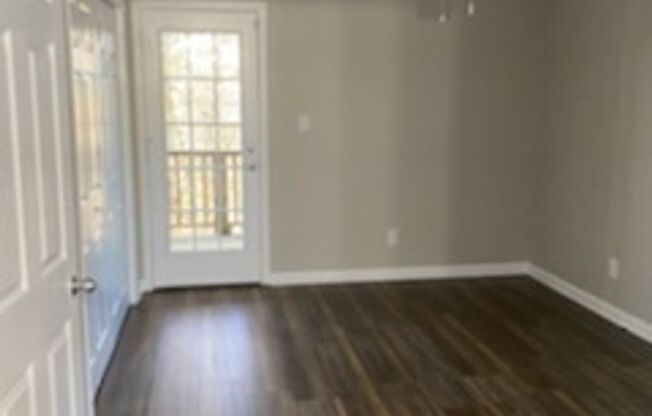 Knoxville 37914 - 2 bedroom, 2 bath completely updated $1500.00 - Text Tara Hayes (865) 242-8010 - Visit REARENT.COM  to APPLY.