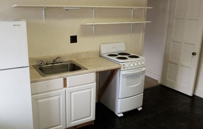 1 bed, 1 bath, $650, Unit 202
