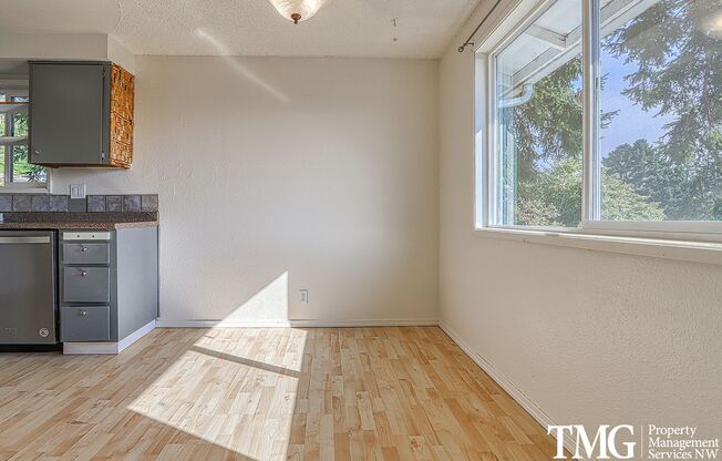 2 beds, 1 bath, $1,595