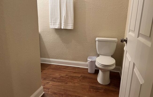 Studio, 1 bath, 300 sqft, $1,495, Unit A5