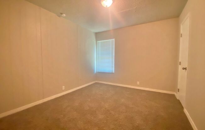 3 beds, 1 bath, $995