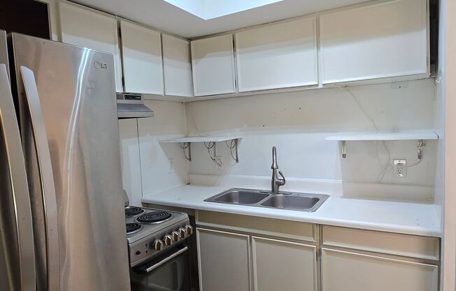 Cozy 1-Bedroom Rental Near Alderwood Mall & Light Rail