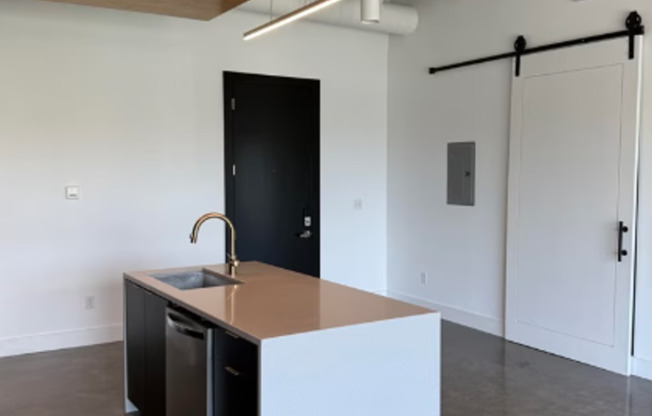 The Icon - Suite 305