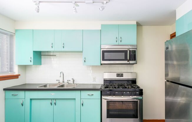 2 beds, 1 bath, 1,377 sqft, $1,795, Unit TH29