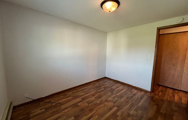 2 beds, 1 bath, $950, Unit A1335-04