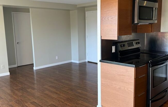 1 bed, 1 bath, 646 sqft, $1,450, Unit 704