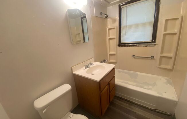 1 bed, 1 bath, $825, Unit 9