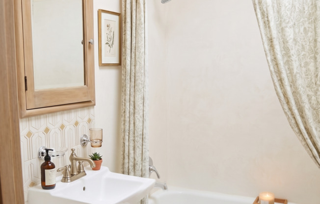 Studio, 1 bath, 500 sqft, $1,395, Unit 0301