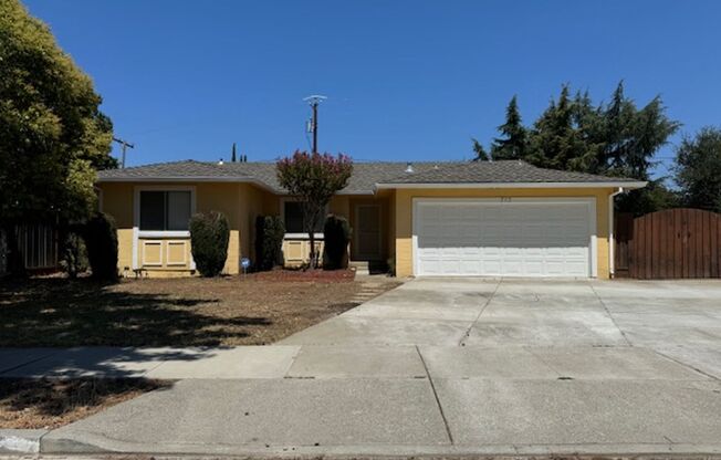 Beautiful 4-Bedroom Home with Spacious Layout and Modern Upgrades!