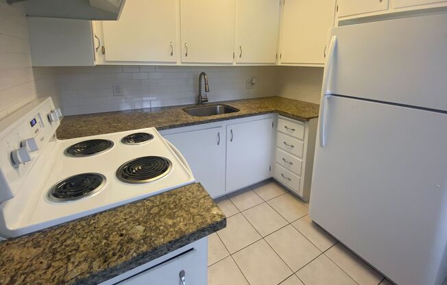1 bed, 1 bath, 650 sqft, $1,595, Unit O-49