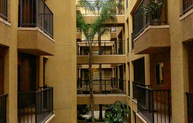 Bella Villa - Laurel