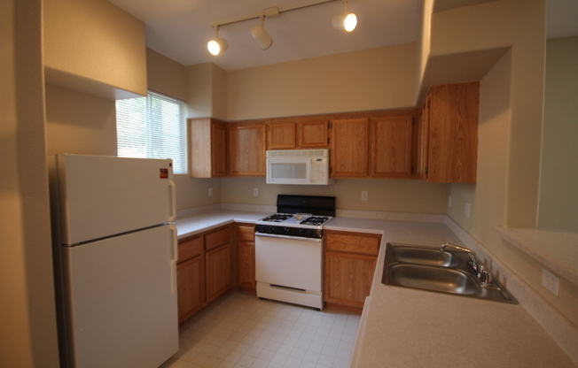 3 beds, 2 baths, $1,695, Unit # 1008