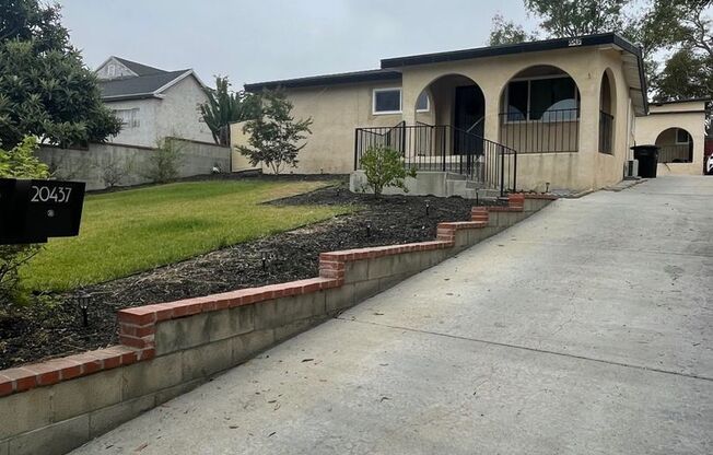 Beautifully Upgraded 3bed 2 bath Front House