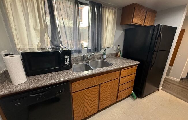 1 bed, 1 bath, $2,550, Unit # 18