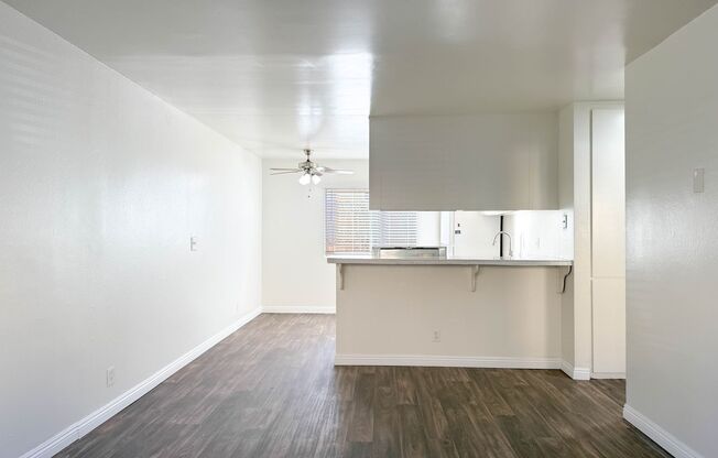 2 beds, 1.5 baths, $2,195, Unit 5