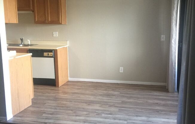 1 bed, 1 bath, $1,300, Unit # 349