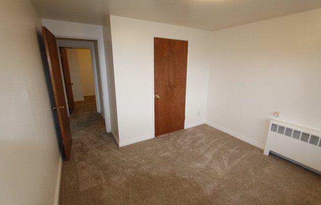 2 beds, 1 bath, 900 sqft, $1,800, Unit 7