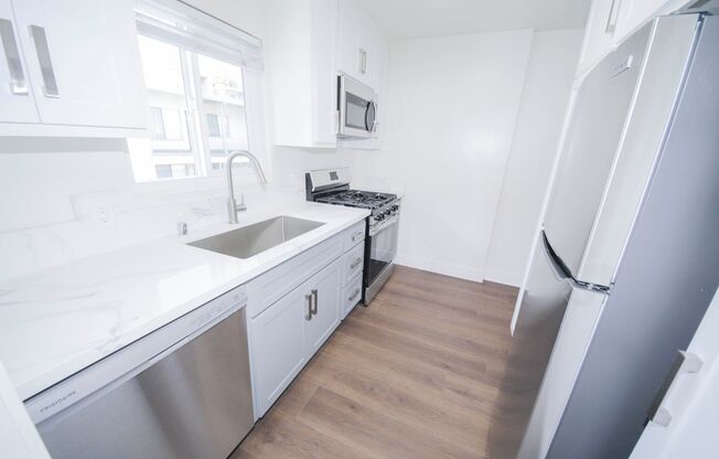 1 bed, 1 bath, $2,395, Unit 24